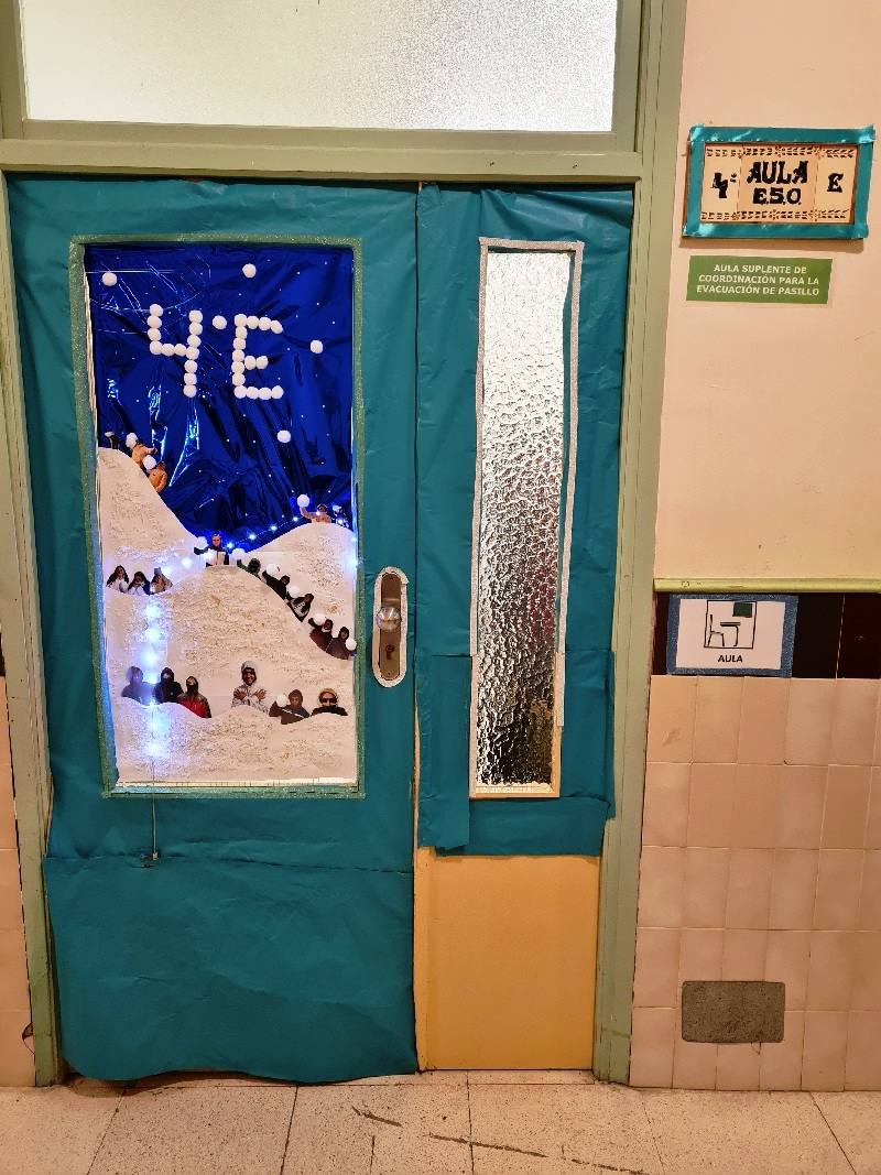 I Concurso de decoración de Puertas Navideñas en el IES San Juan de la Cruz en Caravaca
