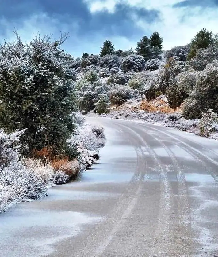 Secondary image 2 - Snow in Inazares, this Friday.