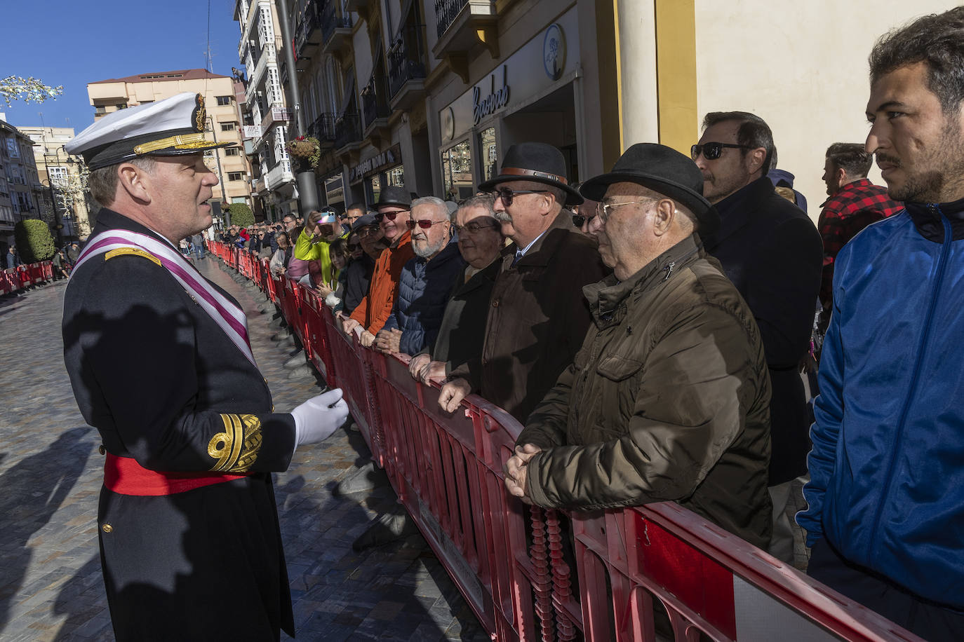 Desfile militar con motivo de la Pascua Militar en Cartagena, en imágenes