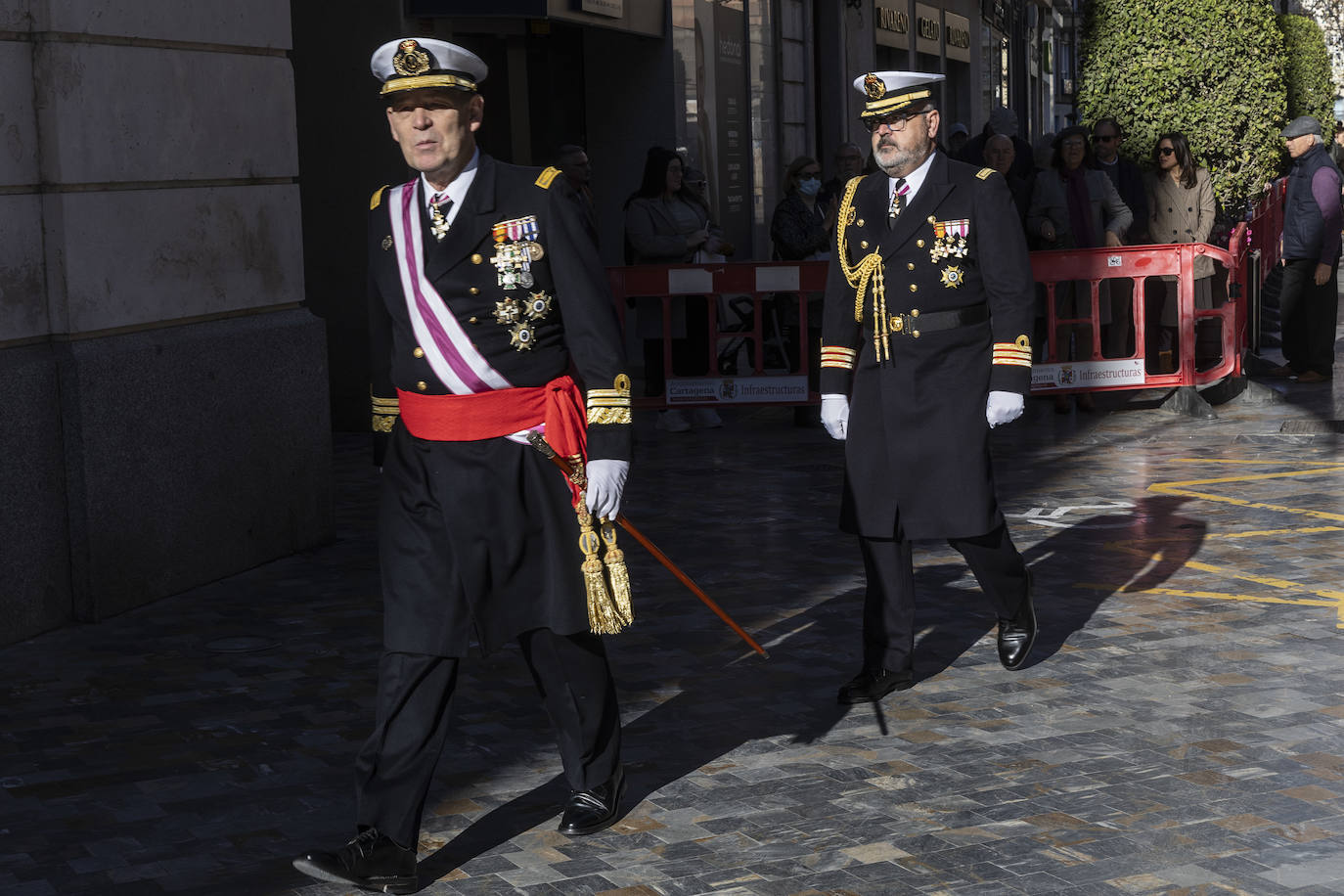 Desfile militar con motivo de la Pascua Militar en Cartagena, en imágenes
