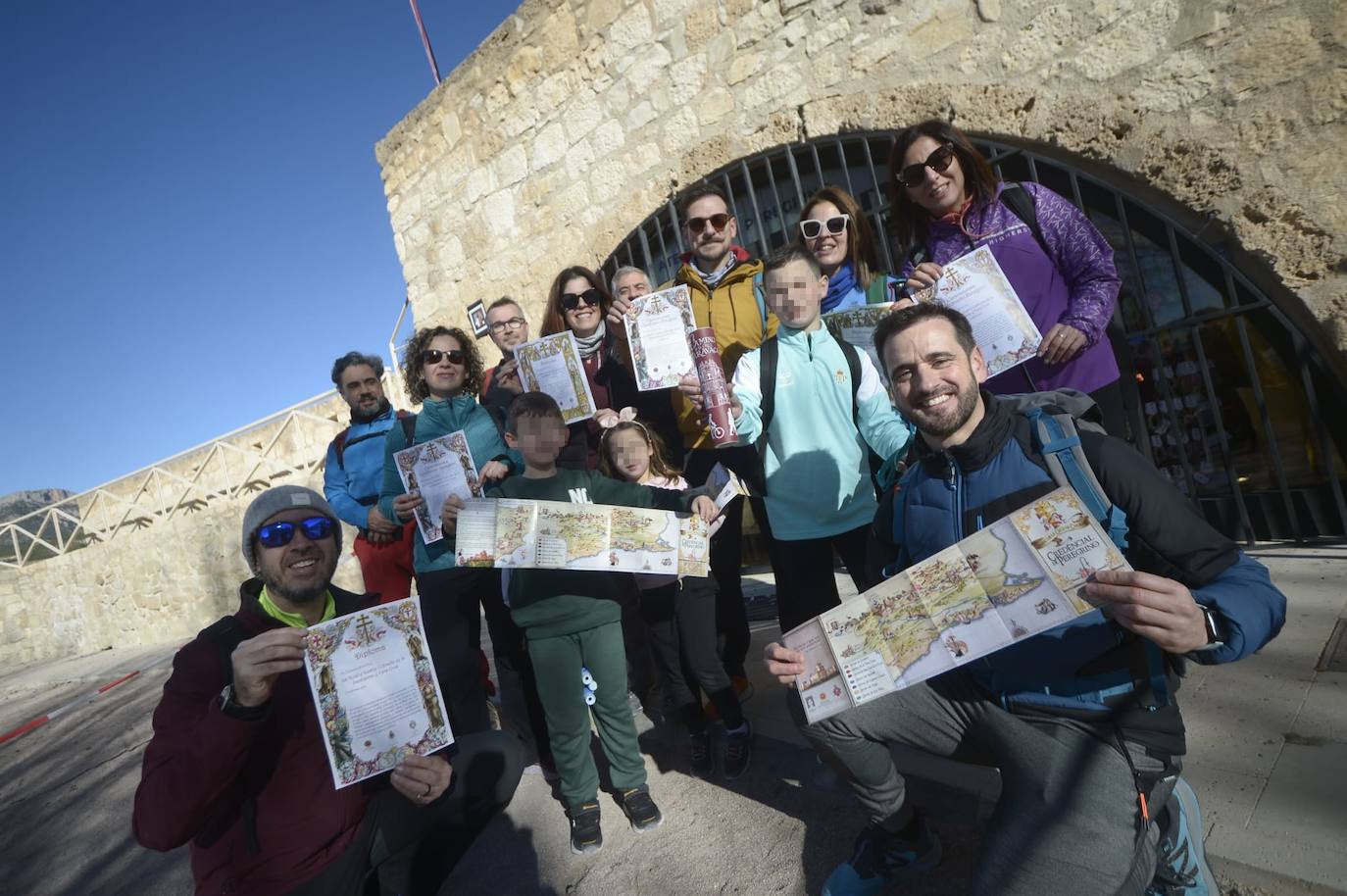 Un grupo de peregrinos, este domingo, a su llegada a Caravaca.