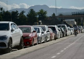 Vehículos en una calle de Murcia