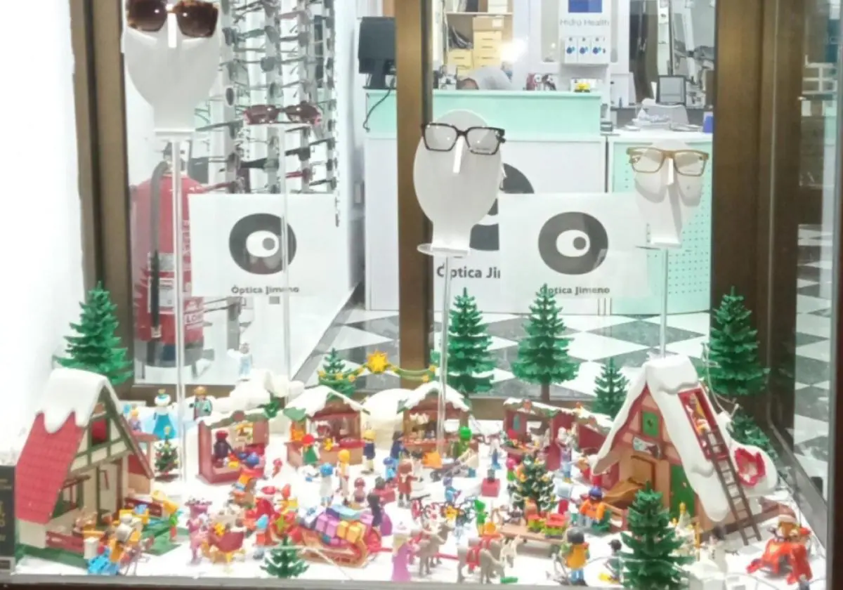Óptica Jimeno wins the Cartagena window display competition with a decoration of Playmobil figures