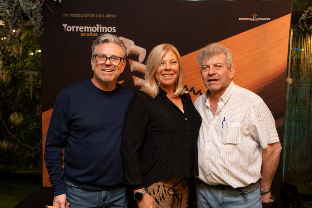 Carlos, Inma y José Gracia están ahora al frente del restaurante.