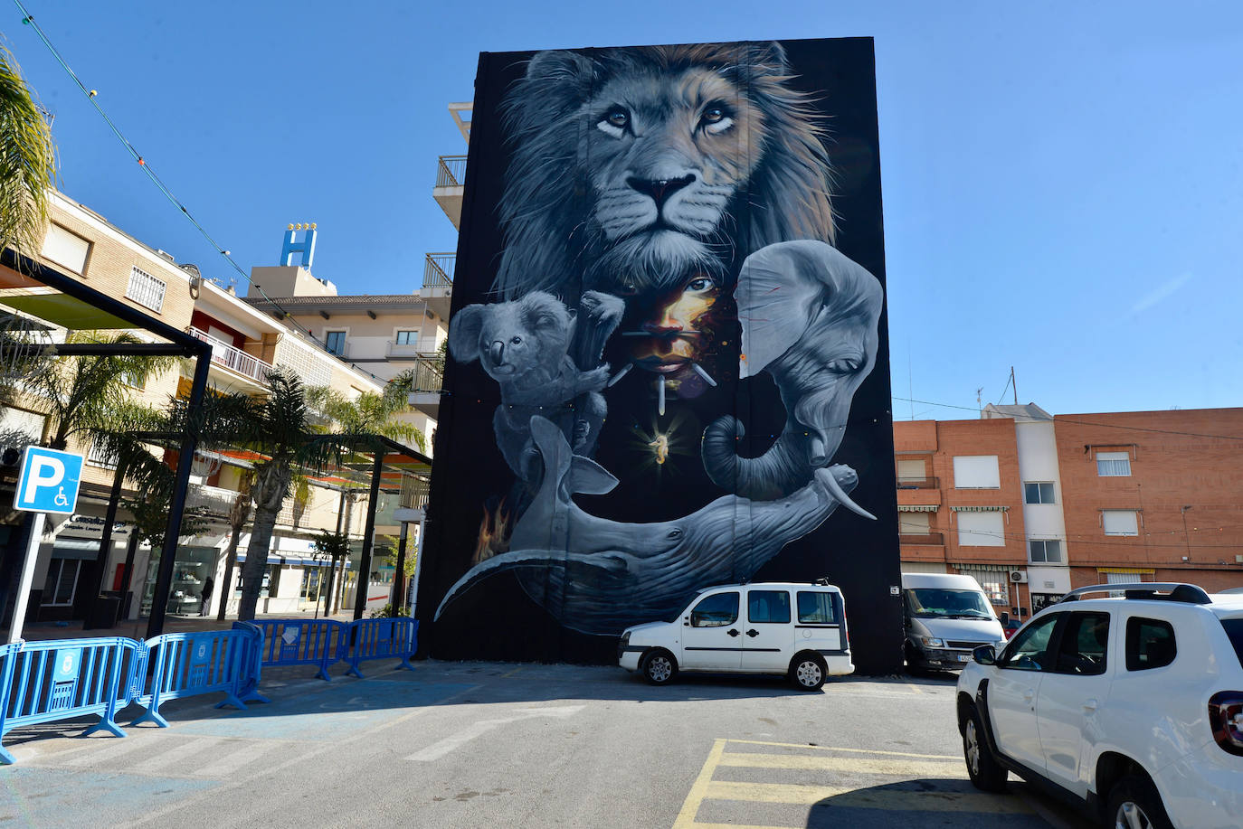 Los murales que colorean Los Alcázares, en imágenes