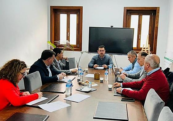 Un instante de la reunión celebrada ayer.