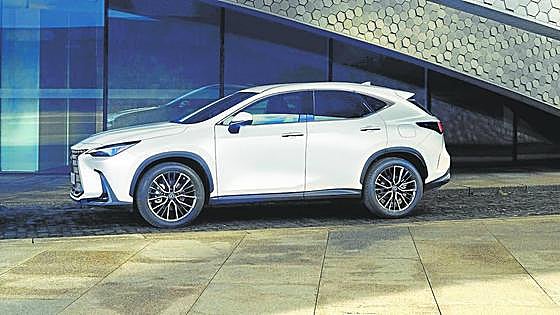 Lexus NX, un vehículo SUV de lujo, con un nuevo acabado Premium