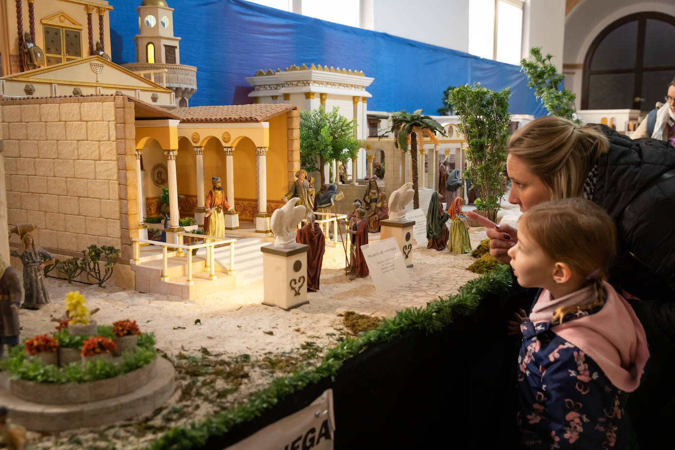 Las imágenes del belén del convento de franciscanos de Orihuela