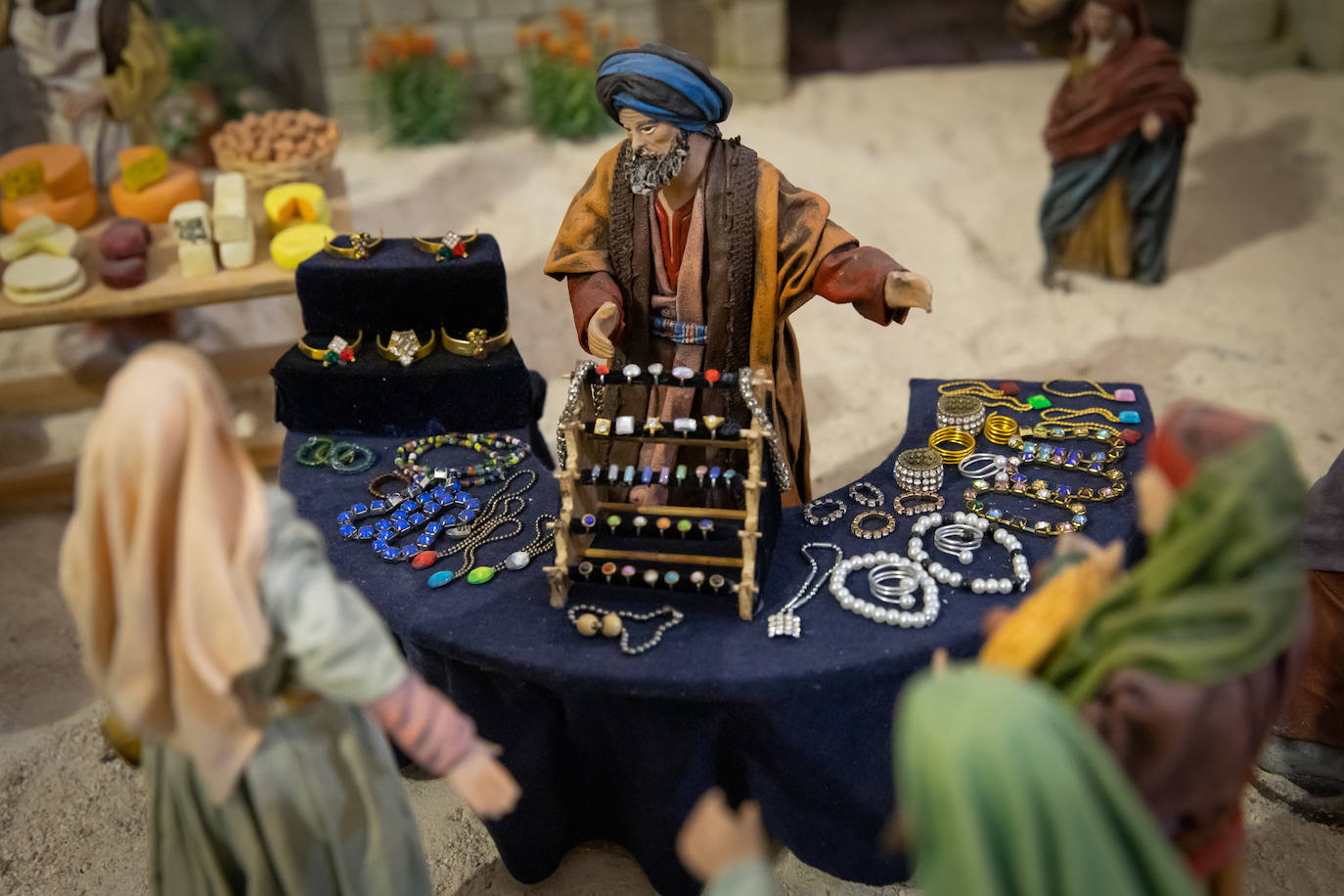 Las imágenes del belén del convento de franciscanos de Orihuela