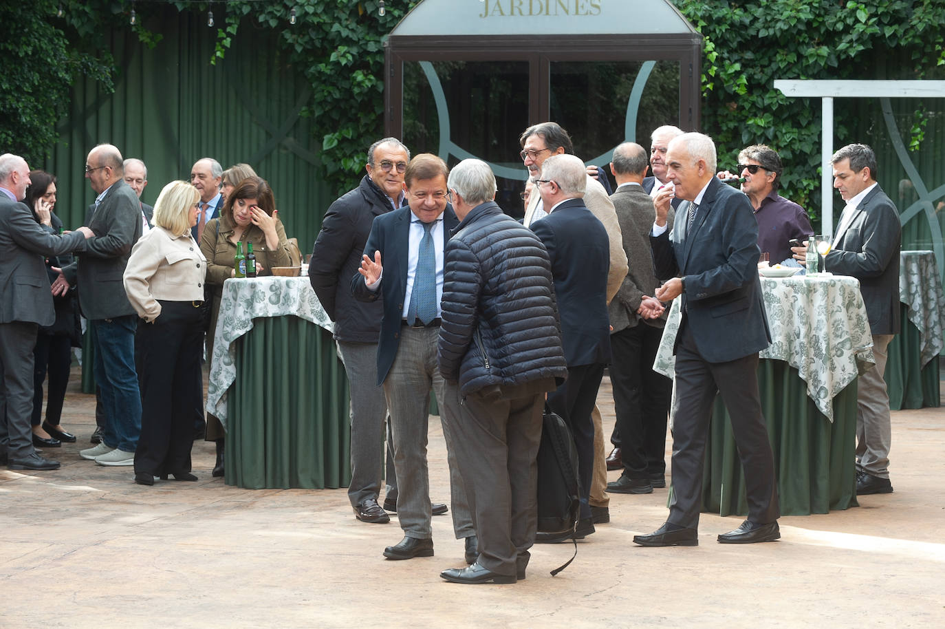 El murciano Cristóbal Belda participa en el foro-tertulia La Luz