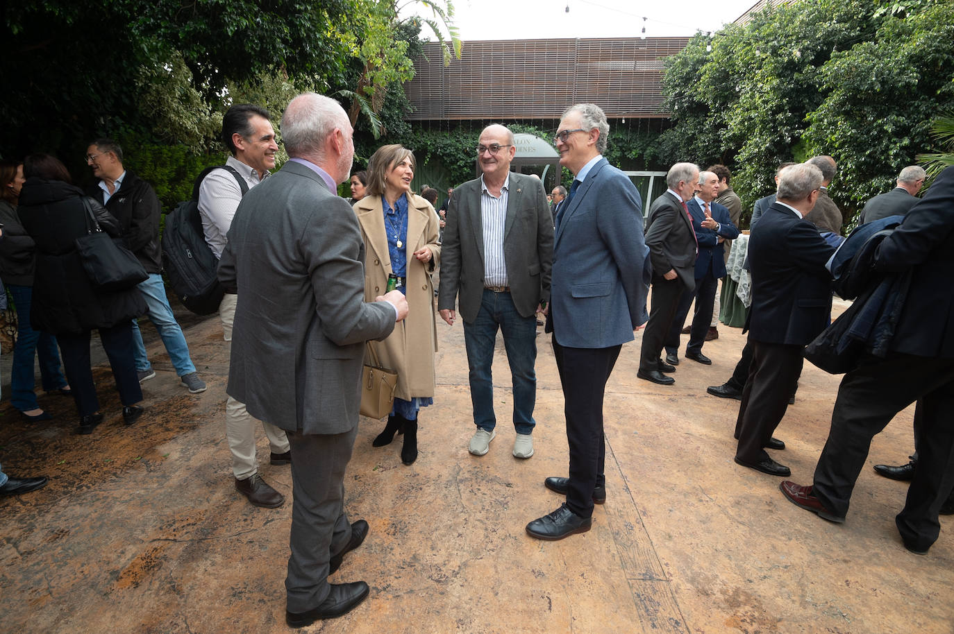 El murciano Cristóbal Belda participa en el foro-tertulia La Luz