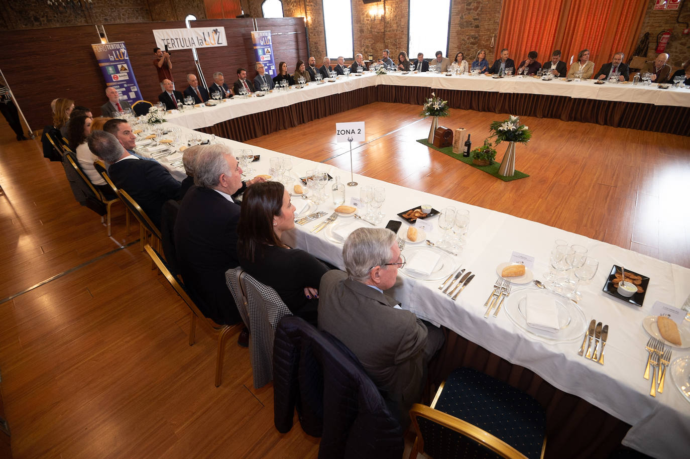 El murciano Cristóbal Belda participa en el foro-tertulia La Luz