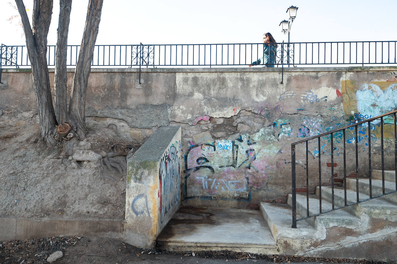 Las imágenes de las pintadas y desperfectos del Malecón de Murcia