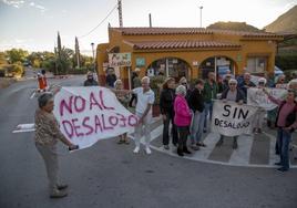 Un grupo de afectados por el desalojo del camping El Portús, en una fotografía de una de las últimas concentraciones que realizaron en diciembre.