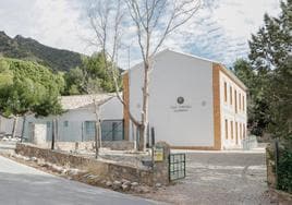 Casa forestal de Las Alquerías, recién rehabilitada, que albergará el Centro Regional de Educación Ambiental.