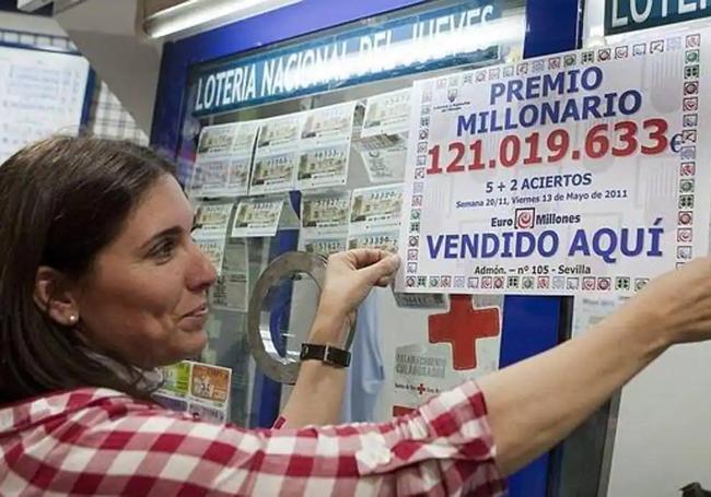 La administración de Lotería de Sevilla donde se vendió el boleto premiado.