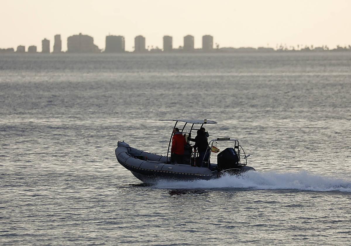 Imágenes de la búsqueda del joven desaparecido en el Mar Menor