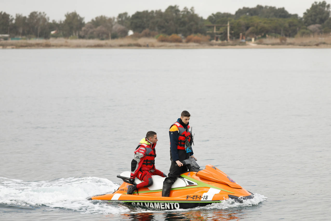 Imágenes de la búsqueda del joven desaparecido en el Mar Menor