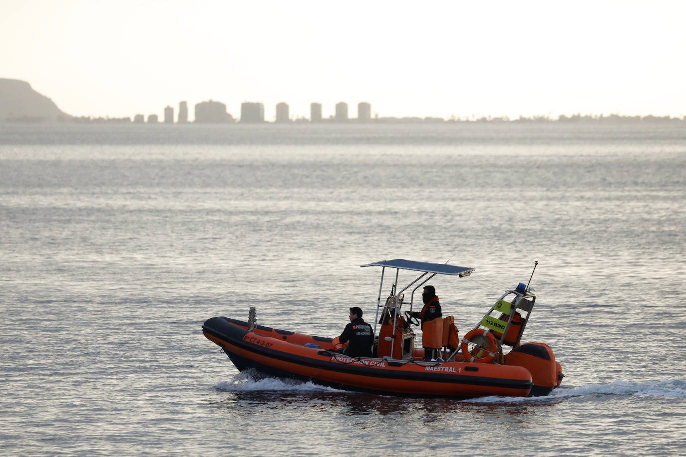Imágenes de la búsqueda del joven desaparecido en el Mar Menor