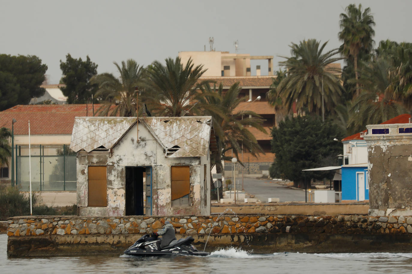 Imágenes de la búsqueda del joven desaparecido en el Mar Menor