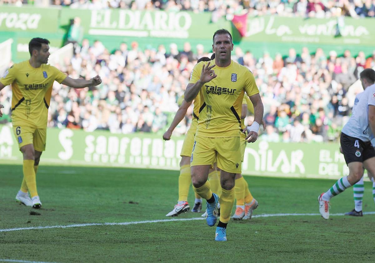 Alfredo Ortuño, tras celebrar el gol.