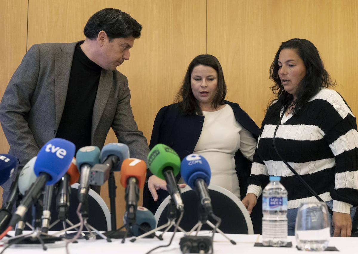 Imagen secundaria 1 - La madre del joven desaparecido en el Mar Menor: «Ni está en el mar ni fue un accidente»