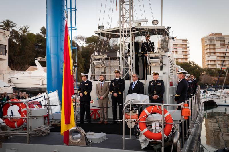 La visita de la patrullera de la Armada a Campoamor, en imágenes