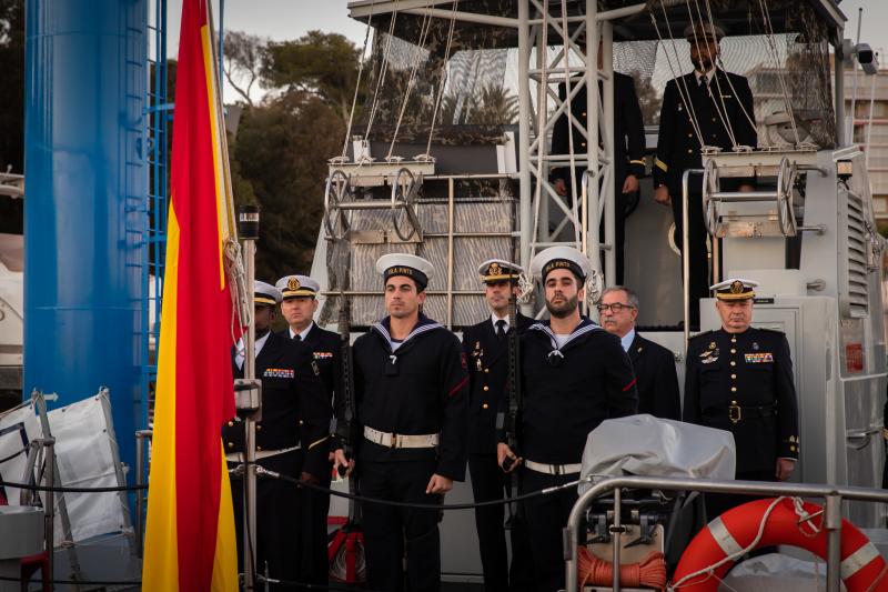 La visita de la patrullera de la Armada a Campoamor, en imágenes