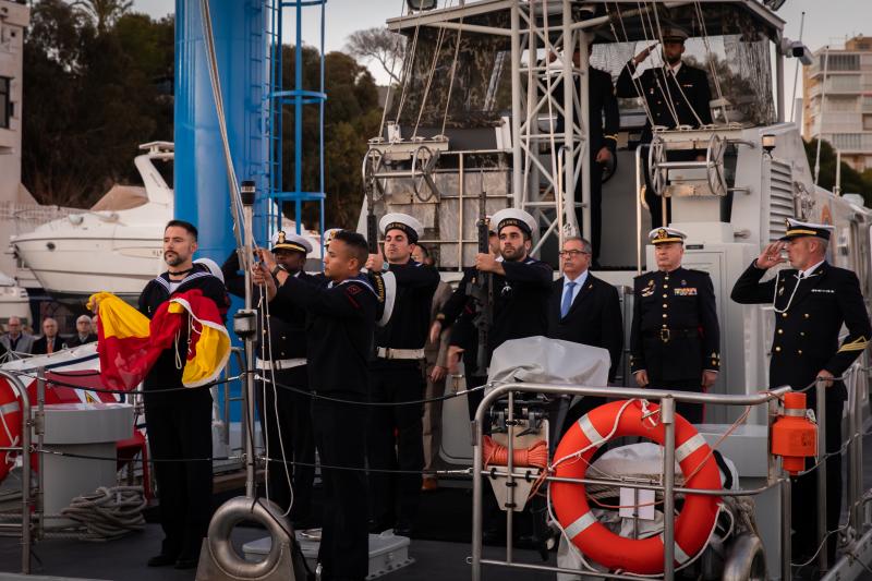 La visita de la patrullera de la Armada a Campoamor, en imágenes