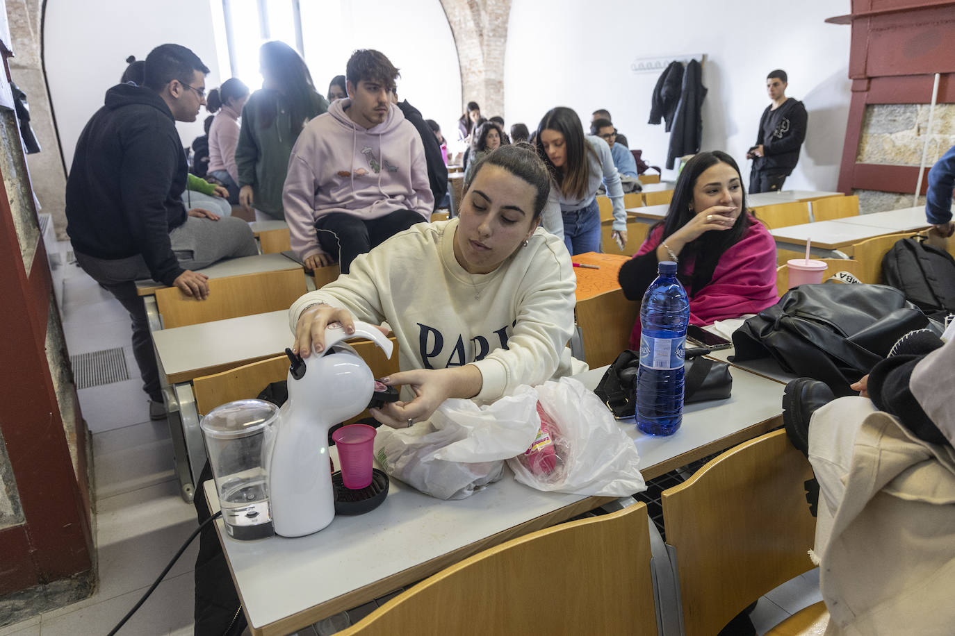 Las imágenes del encierro de los alumnos de Enfermería de Cartagena