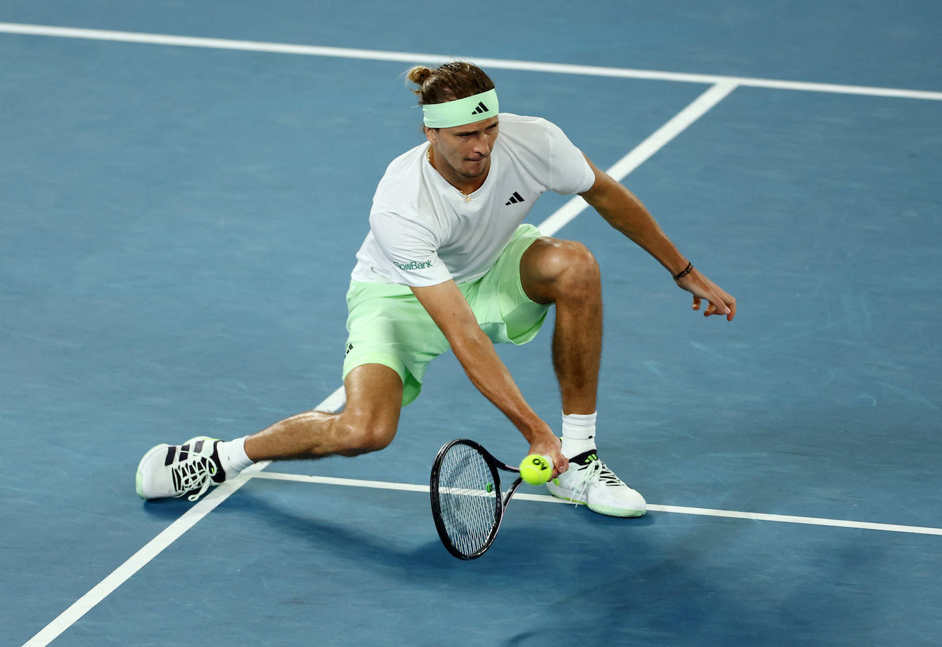 La derrota de Alcaraz ante Zverev en el Open de Australia, en imágenes