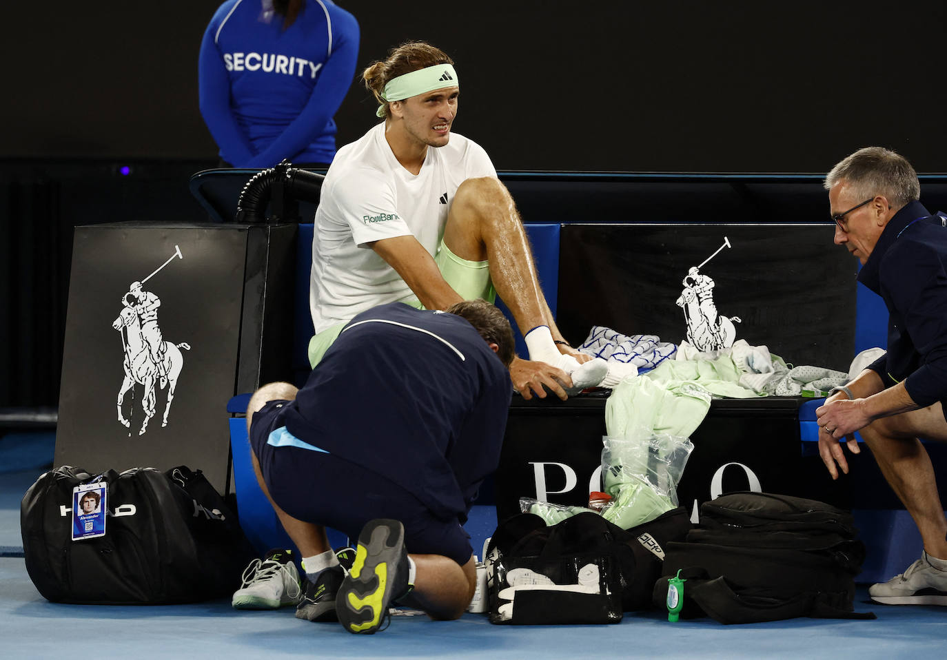 La derrota de Alcaraz ante Zverev en el Open de Australia, en imágenes