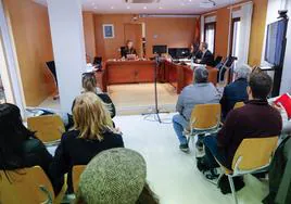Los hermanos Martínez Carrasco declarando en el juicio celebrado en Lorca.