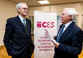 El presidente del CES nacional, Antón Costas Comesaña, junto a su homólgo regional, José Antonio Cobacho.