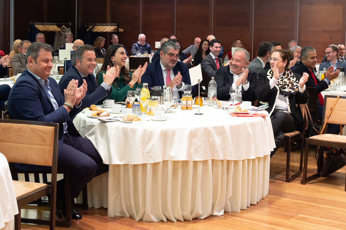 Las imágenes del Foro Agro organizado por Santander y LA VERDAD