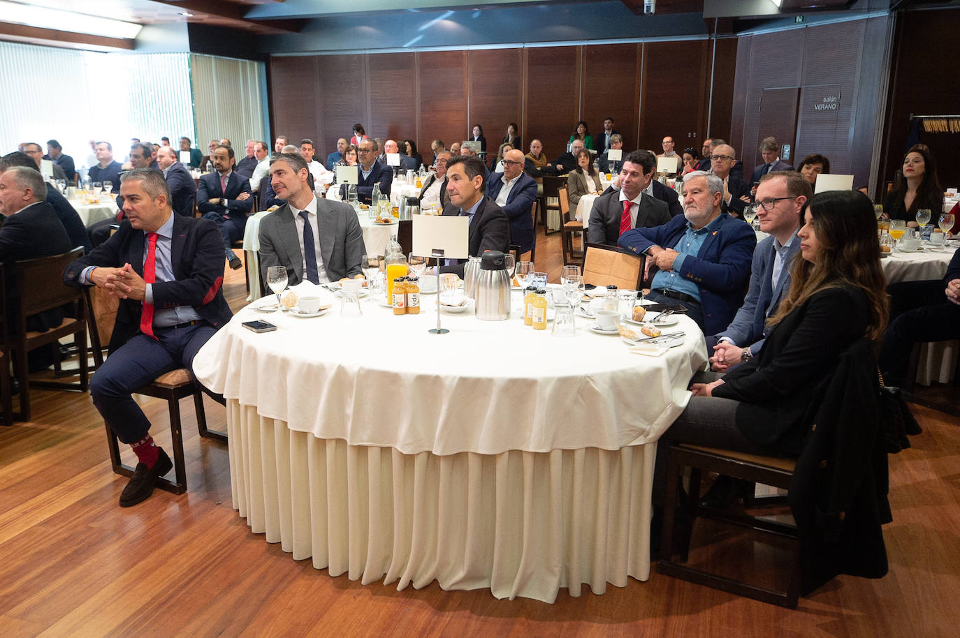 Las imágenes del Foro Agro organizado por Santander y LA VERDAD
