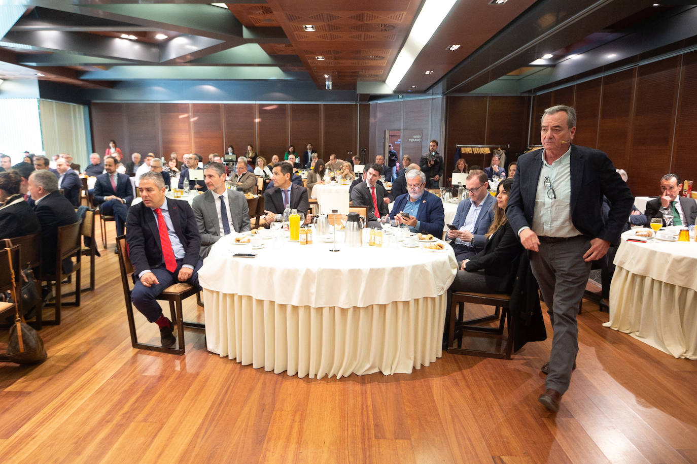 Las imágenes del Foro Agro organizado por Santander y LA VERDAD