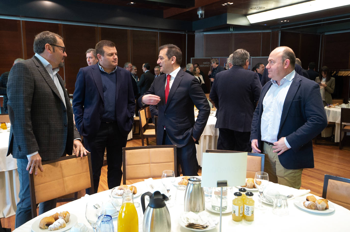 Las imágenes del Foro Agro organizado por Santander y LA VERDAD