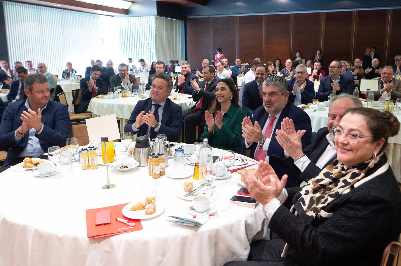 Las imágenes del Foro Agro organizado por Santander y LA VERDAD