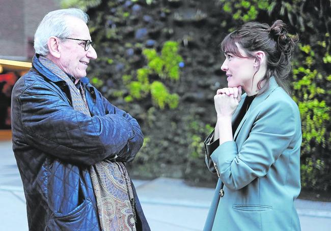 Jaime Chávarri y Marta Nieto, protagonista de 'La manzana de oro', en un encuentro por el 50 aniversario de la agencia Colpisa.