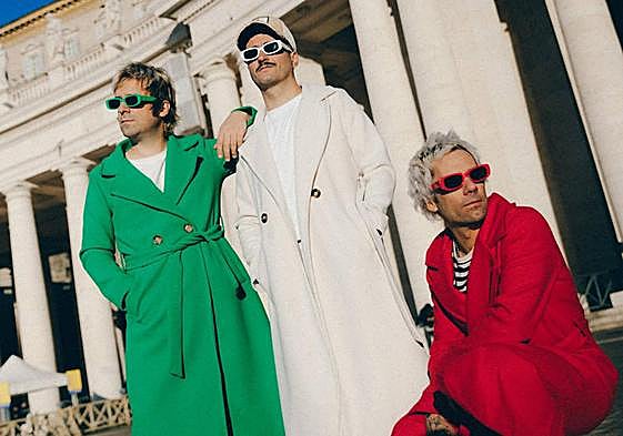 El grupo Varry Brava en su single 'Romamor'.