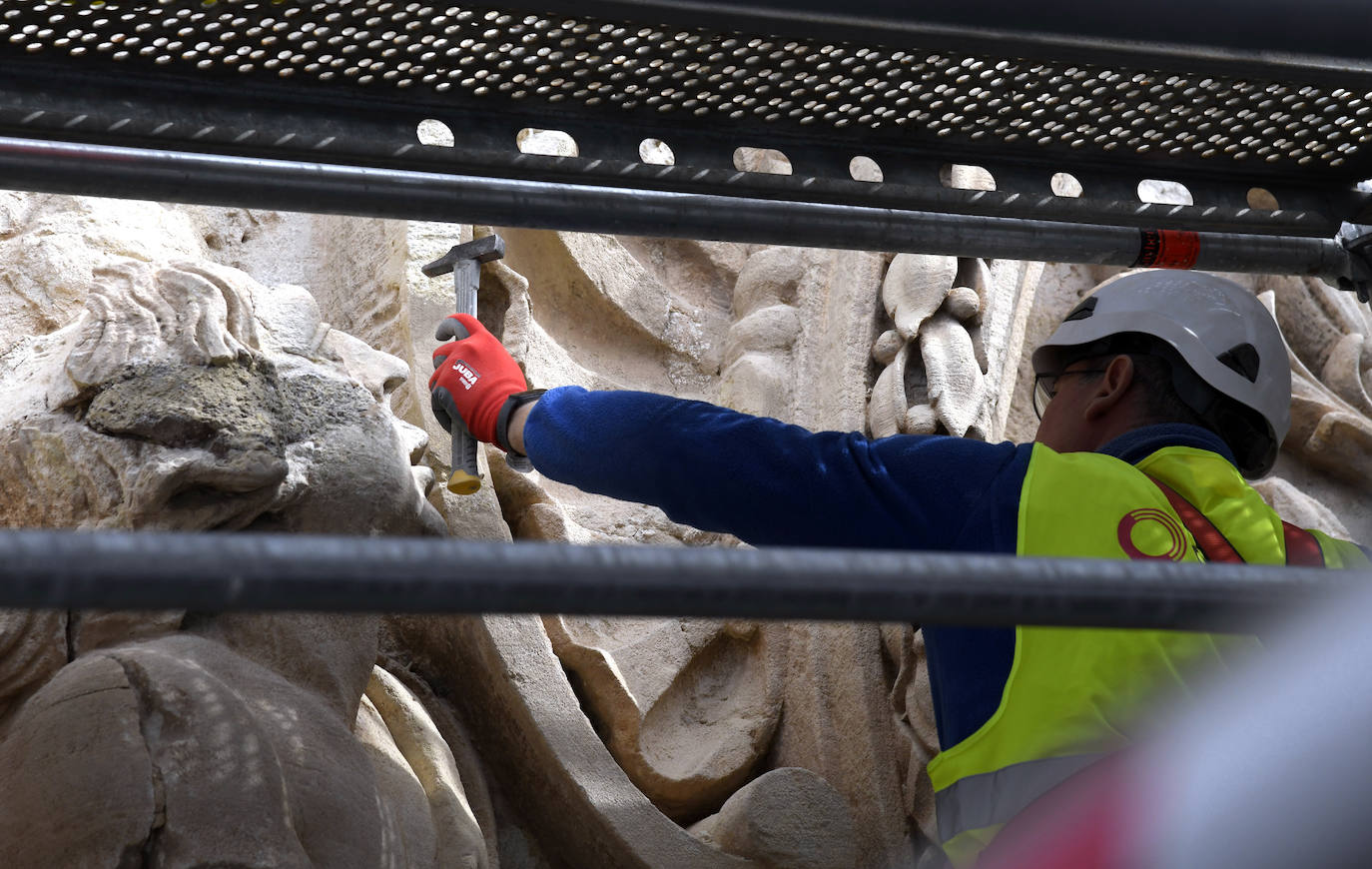 Trabajos en la fachada de la Catedral de Murcia