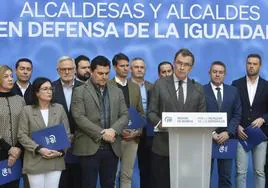 José Ballesta, alcalde de Murcia, este sábado, durante la lectura del manifiesto.