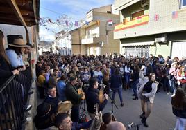 Actuación de una de las cuadrillas participantes, este domingo, en Barranda.