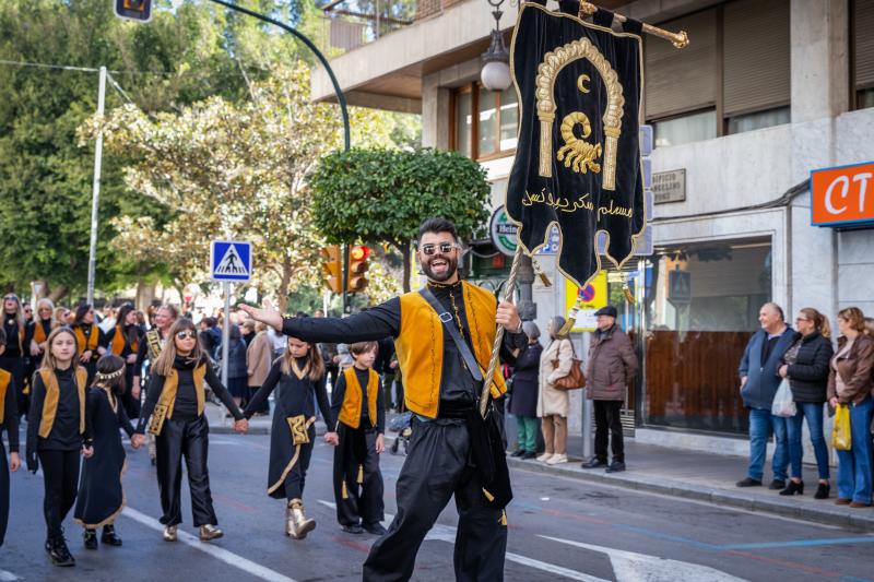 Las imágenes del desfile del Medio Año Festero en Orihuela