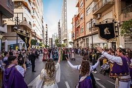 Las imágenes del desfile del Medio Año Festero en Orihuela