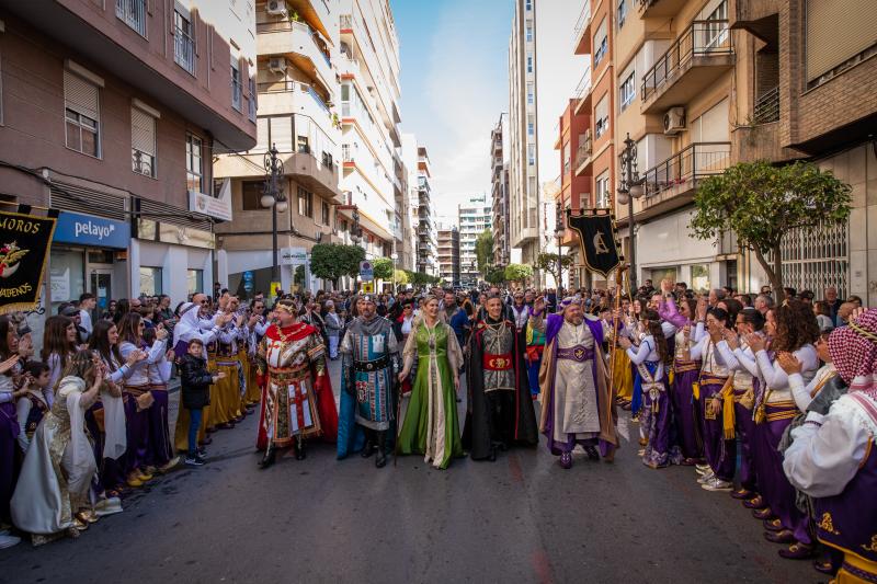 Las imágenes del desfile del Medio Año Festero en Orihuela