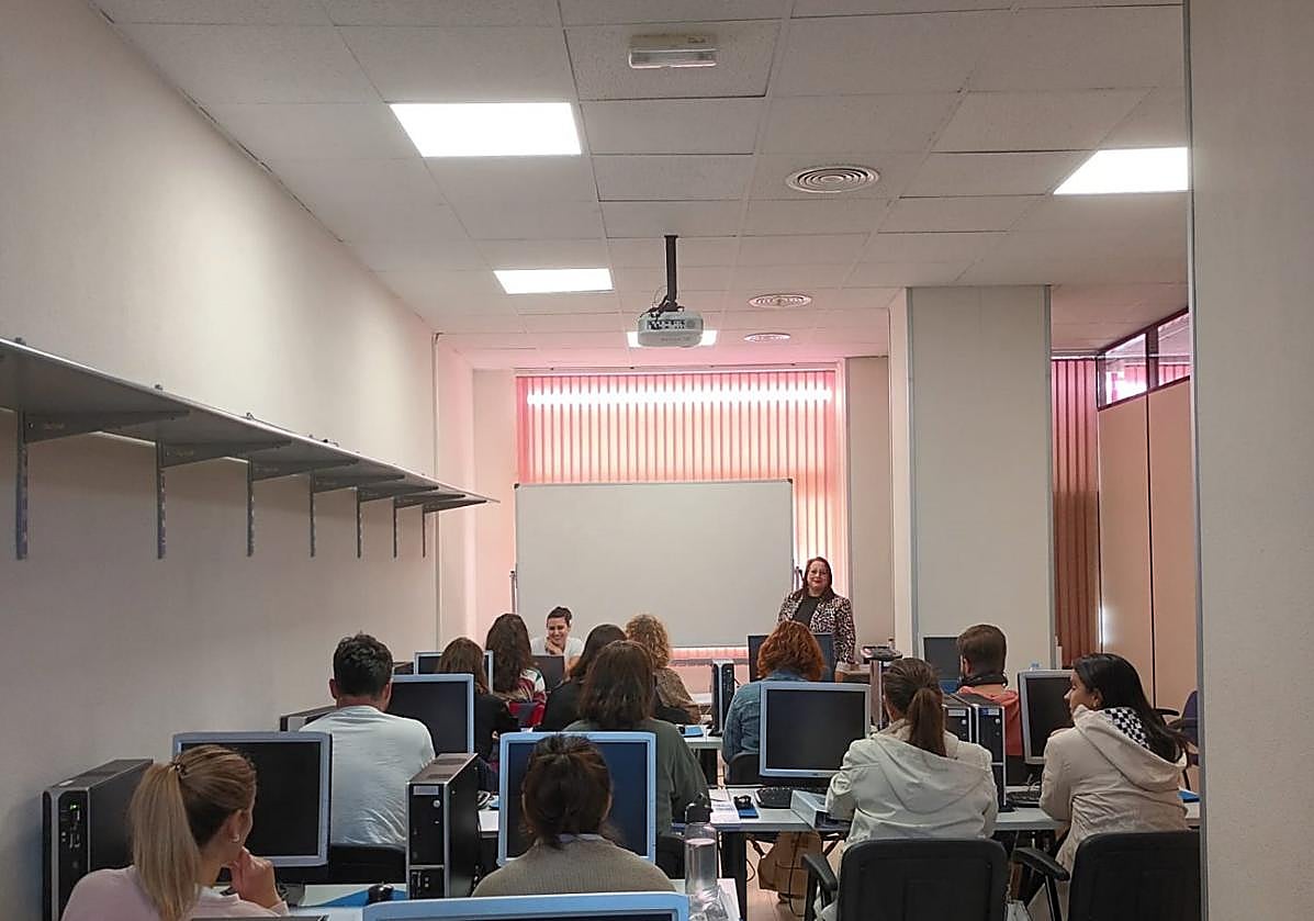 Alumnos inician la acción formativa de 'Inserción laboral', en Murcia.