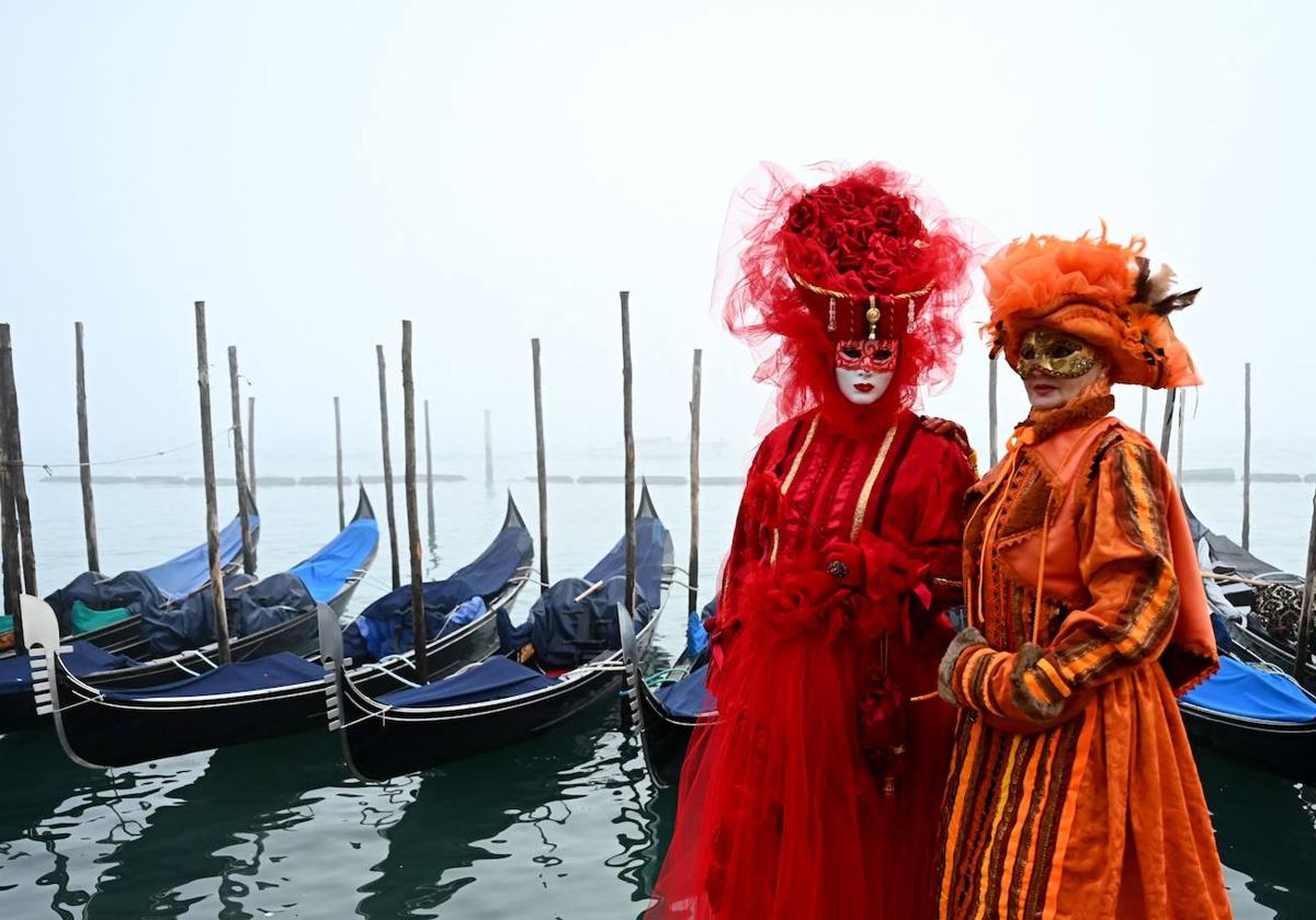 El Carnaval de Venecia llena de máscaras la ciudad