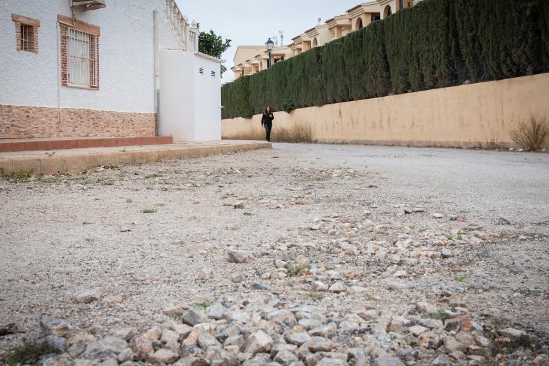 El abandono en las calles de La Torreta, en imágenes